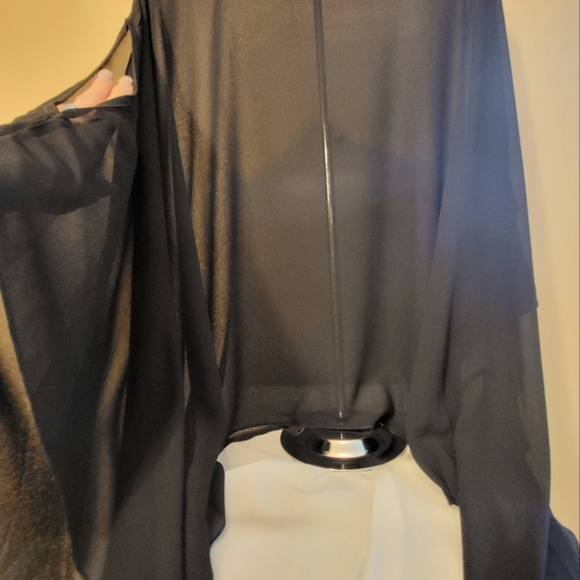 Ladies Blk Sheer Batwing top - Picture 3 of 4